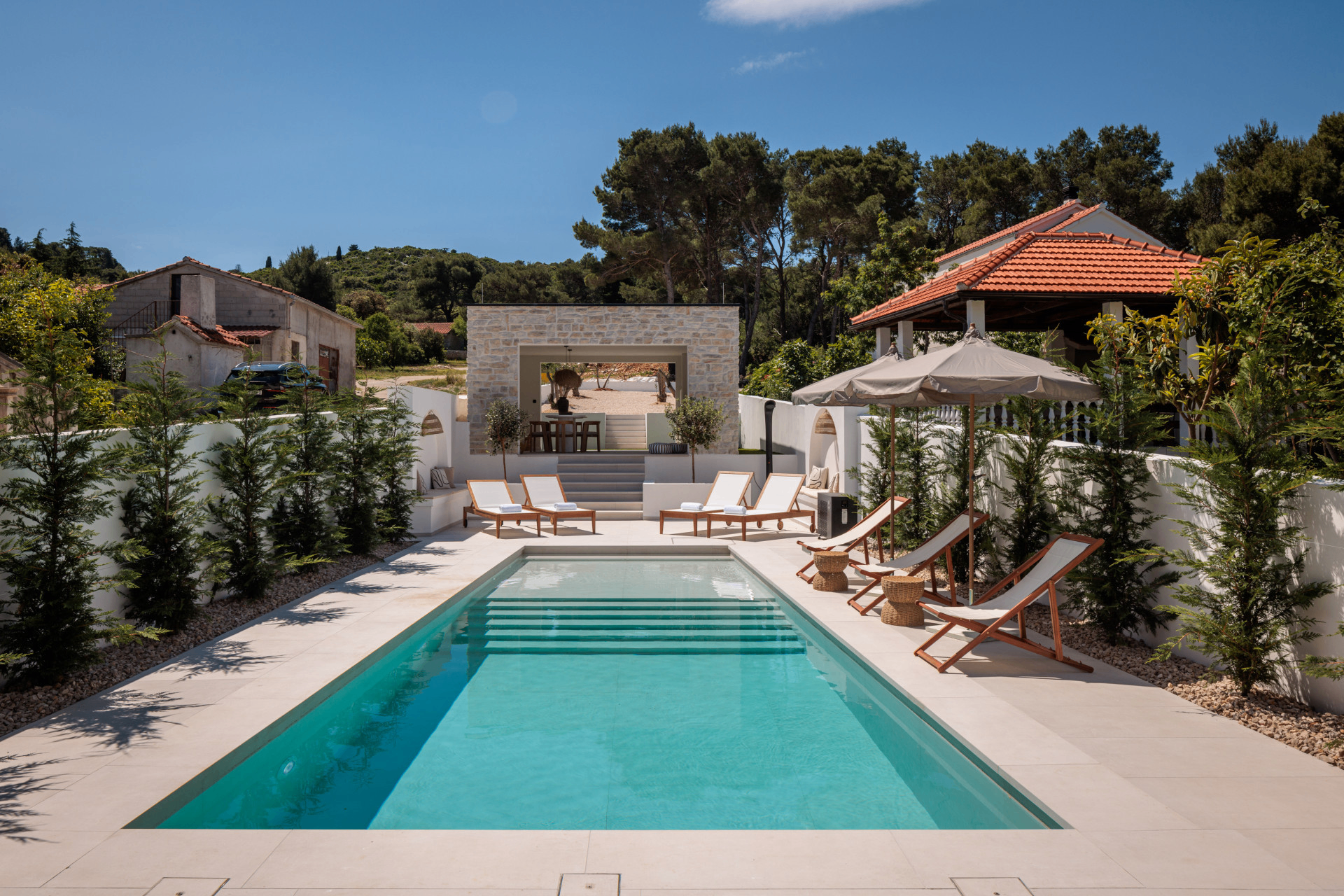 Pool and terrace with sea view